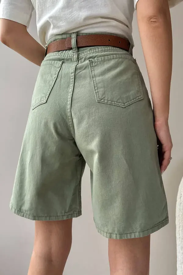 Ayollar yashil baland belli keng oyoqli Bermuda denim shorti - 5