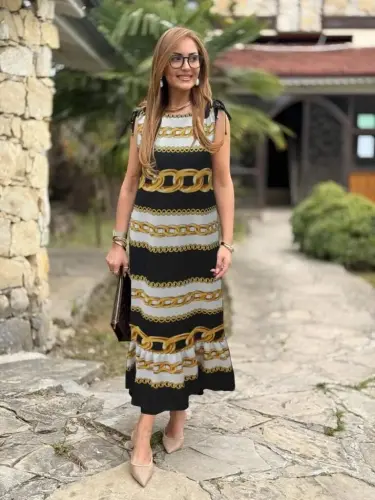 Ayollar yelkalaridan burmali qayiq yoqali, volanli, janjan krep ko'ylak - 2