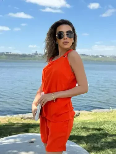 Ayollar yengsiz V bo'yinli qush ko'zi detalli bluz Short Aerobin ikki qismli kostyum - 3