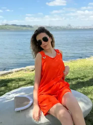 Ayollar yengsiz V bo'yinli qush ko'zi detalli bluz Short Aerobin ikki qismli kostyum - 4