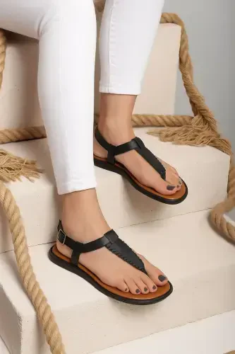 Ayollar yozgi sandallari, qora haqiqiy teri, barmoq orasidagi taglik, qahva rangli teri to'piqcha bilan. - 1