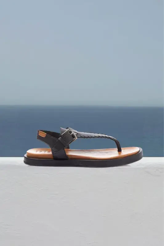 Ayollar yozgi sandallari, qora haqiqiy teri, barmoq orasidagi taglik, qahva rangli teri to'piqcha bilan. - 2