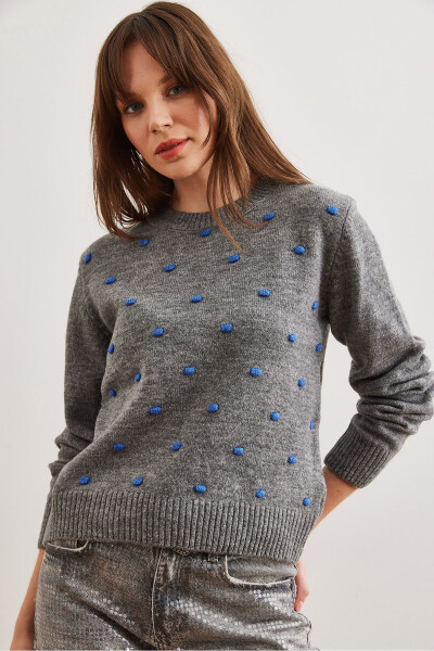 Ayollarning Pomponli kulrang triko sviteri KZK-19000923 - 3