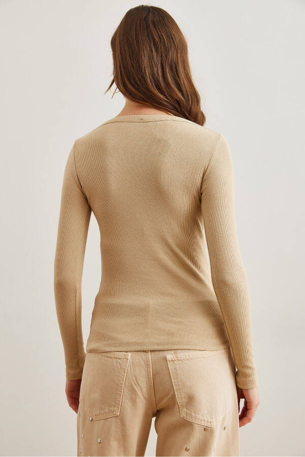 Ayollarning tosh qayiq yoqa ipli cho'ziluvchan paxta bluzasi BLZ-19002795 - 2