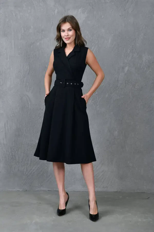 Ayolning kruvaze ko'ylagi yoqasi kamarlangan, detallangan, keng kesimli midi uzunlikdagi qora kechki libosi 012 - 1