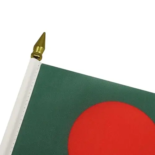 AZ FLAG - Bangladesh Table Flag 4'' x 6'' - Bangladeshi Mini Desk Flag 100% Polyester 15 x 10 cm. - Office Banner with 10'' Pole - Golden Spear - 4