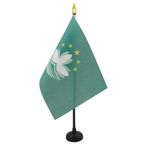 AZ FLAG - Macau Table Flag 4'' x 6'' - Macanese Mini Desk Flag 100% Polyester 15 x 10 cm. - Office Banner with 10'' Pole - Golden Spear - 1