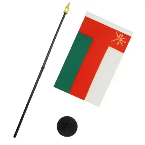 AZ FLAG - Oman Table Flag 4'' x 6'' - Omani Mini Desk Flag 100% Polyester 15 x 10 cm. - Office Banner with 10'' Pole - Golden Spear - 3