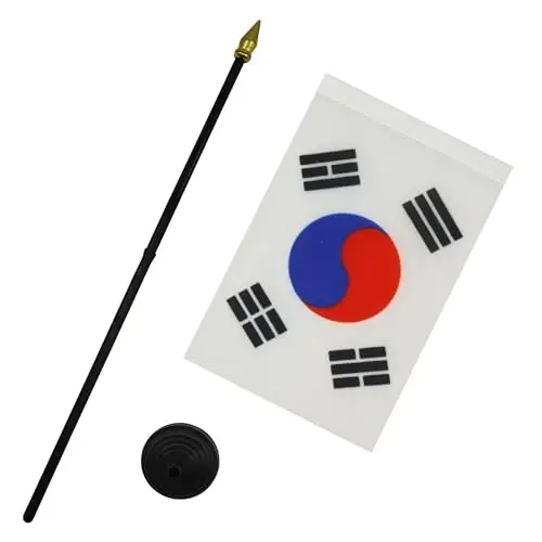 AZ FLAG - South Korea Table Flag 4'' x 6'' - South Korean Mini Desk Flag 100% Polyester 15 x 10 cm. - Office Banner with 10'' Pole - Golden Spear - 3