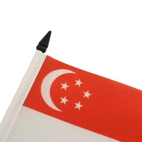 AZ FLAG Singapore Table Flag 5'' x 8'' - Singaporean Desk Flag 21 x 14 cm. - Black plastic stick and base - 4