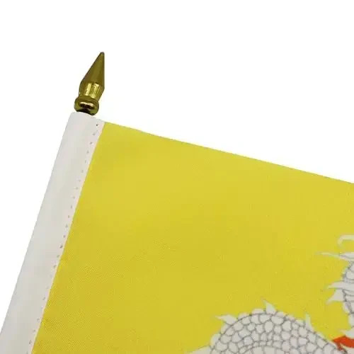 AZ FLAG - Bhutan Table Flag 4'' x 6'' - Bhutanese Mini Desk Flag 100% Polyester 15 x 10 cm. - Office Banner with 10'' Pole - Golden Spear - 4