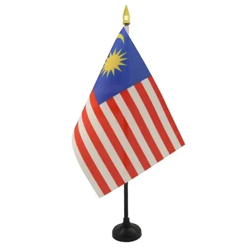 AZ FLAG - Malaysia Table Flag 4'' x 6'' - Malaysian Mini Desk Flag 100% Polyester 15 x 10 cm. - Office Banner with 10'' Pole - Golden Spear - AZ FLAG (1)