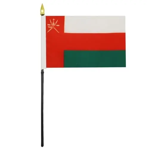AZ FLAG - Oman Table Flag 4'' x 6'' - Omani Mini Desk Flag 100% Polyester 15 x 10 cm. - Office Banner with 10'' Pole - Golden Spear - 1