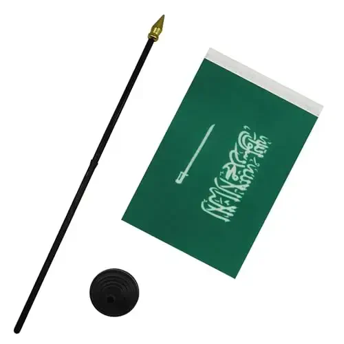 AZ FLAG - Saudi Arabia Table Flag 4'' x 6'' - Saudi Arabian Mini Desk Flag 100% Polyester 15 x 10 cm. - Office Banner with 10'' Pole - Golden Spear - 3