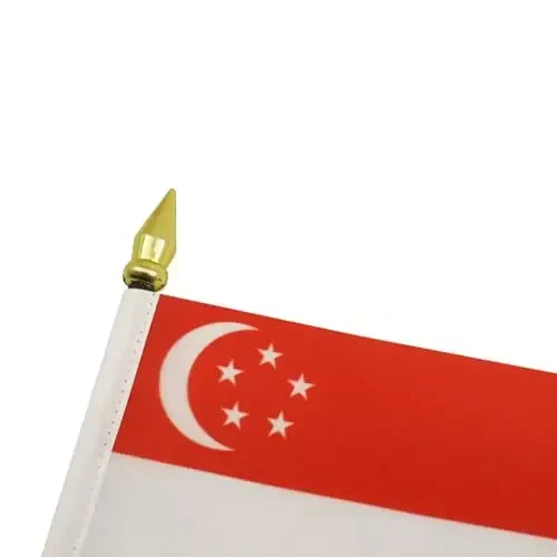 AZ FLAG - Singapore Table Flag 4'' x 6'' - Singaporean Mini Desk Flag 100% Polyester 15 x 10 cm. - Office Banner with 10'' Pole - Golden Spear - 4