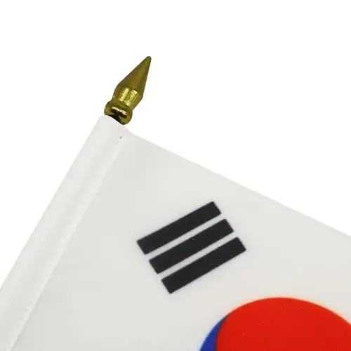 AZ FLAG - South Korea Table Flag 4'' x 6'' - South Korean Mini Desk Flag 100% Polyester 15 x 10 cm. - Office Banner with 10'' Pole - Golden Spear - 4