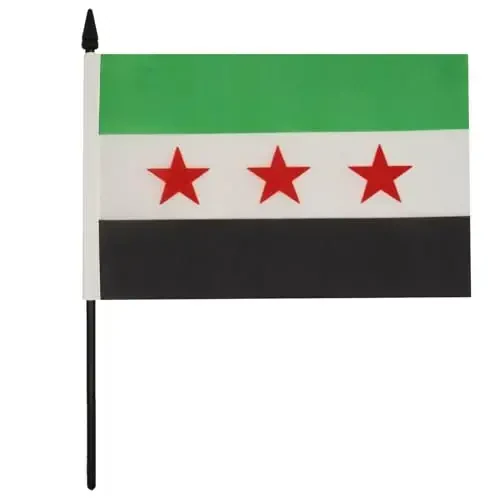 AZ FLAG Suriya Ozod Armiyasi Stol Bayrog'i 5'' x 8'' - Suriya Armiyasi Stol Bayrog'i 21 x 14 sm. - Qora plastik tayoq va taglik - 1