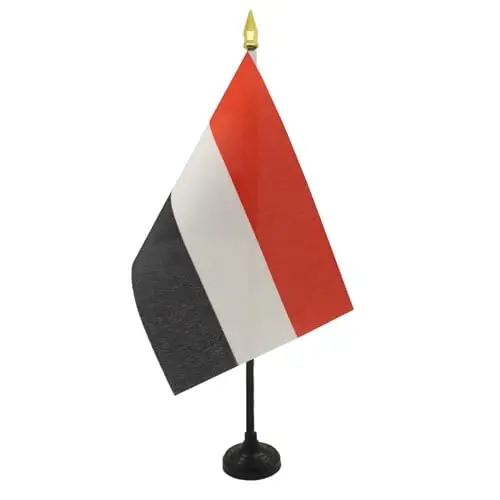 AZ FLAG - Yemen Table Flag 4'' x 6'' - Yemeni Mini Desk Flag 100% Polyester 15 x 10 cm. - Office Banner with 10'' Pole - Golden Spear - 1