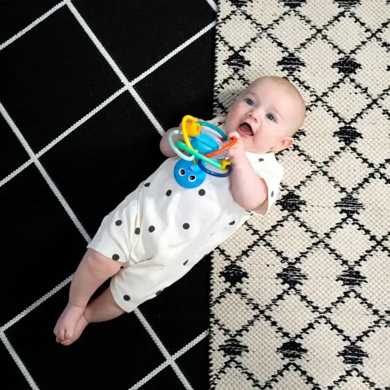 Baby Einstein Okean Tadqiqotchilari Opusning silkitib tinchlantiruvchi tishlagichi o'yinchog'i va jiringlagichi, rang-barang, 0+ oylik chaqaloqlar uchun. - 9