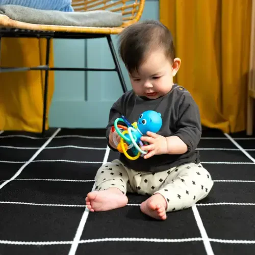 Baby Einstein Okean Tadqiqotchilari Opusning silkitib tinchlantiruvchi tishlagichi o'yinchog'i va jiringlagichi, rang-barang, 0+ oylik chaqaloqlar uchun. - 10