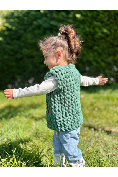 Baby-Kid Puffy Vest with Carrot Motif - 4