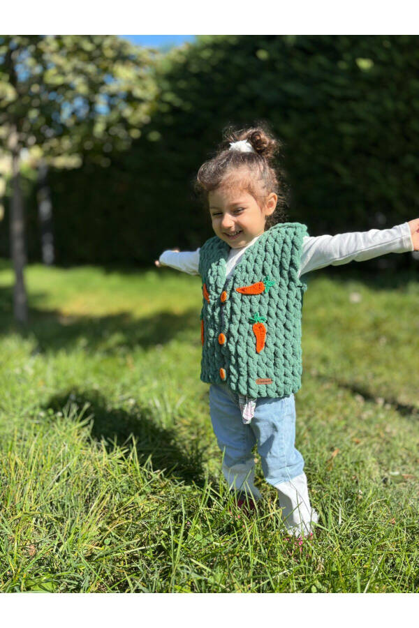 Baby-Kid Puffy Vest with Carrot Motif - 5