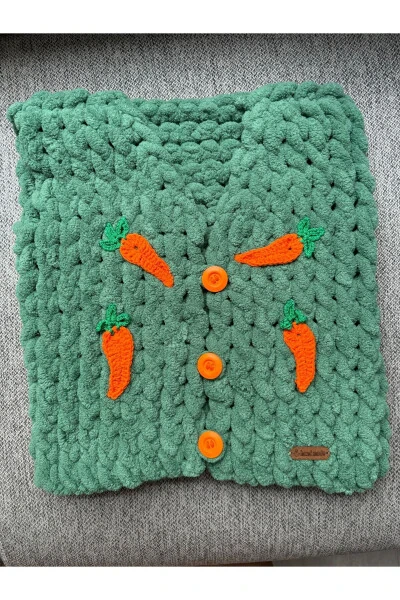 Baby-Kid Puffy Vest with Carrot Motif - 10