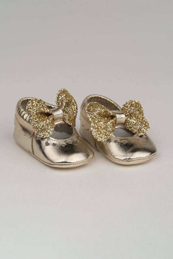 Baby Moccasins with Heart Detail in Genuine Leather and Gold Ribbon - 2