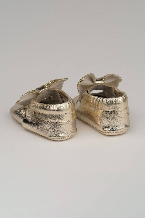 Baby Moccasins with Heart Detail in Genuine Leather and Gold Ribbon - 3