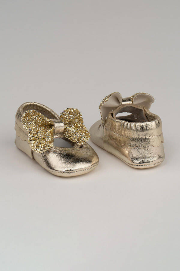 Baby Moccasins with Heart Detail in Genuine Leather and Gold Ribbon - 4