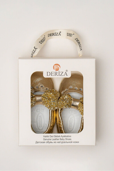 Baby Moccasins with Heart Detail in Genuine Leather and Gold Ribbon - 5