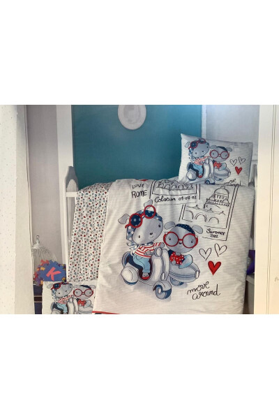 Baby quilt with red details - EPAY