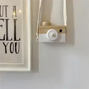 Baby uchun yog'ochli mini kamera o'yinchoq, chaqaloqlar uchun yoqimli mini o'yinchoq, bo'yinga osilgan fotosurat rekvizitlari, bolalar xonasi uchun osilgan dekor sovg'asi (oq) - 5