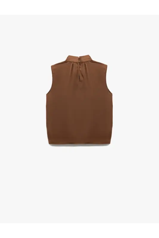 Bağlama Detaylı Dik Yaka Kolsuz Saten Bluz-Kahve - 4