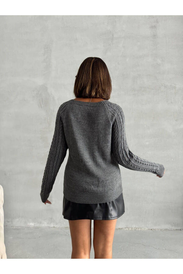 Baklava Pattern Buttoned Boat Neck Sweater - 8