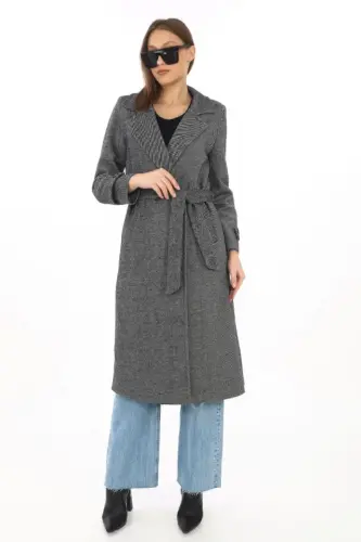 Balık Sırtı Kaşe Kaban – Uzun Boy Kruvaze Yaka Kuşaklı Astarlı Kışlık Tesettür Kaban, Yünlü Dokuma Kaşmir Kumaş, Cepli Rahat Oversize Kalıp Şık Modern Kaban Mont Modeli (Günlük Ve Özel Gün Kombinlerine Uygun) - Füme - 3