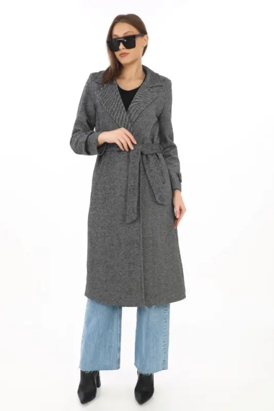 Balık Sırtı Kaşe Kaban – Uzun Boy Kruvaze Yaka Kuşaklı Astarlı Kışlık Tesettür Kaban, Yünlü Dokuma Kaşmir Kumaş, Cepli Rahat Oversize Kalıp Şık Modern Kaban Mont Modeli (Günlük Ve Özel Gün Kombinlerine Uygun) - Füme - 4