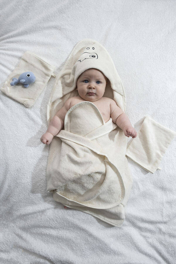 Bamboo Fish Embroidered Baby Towel Swaddle And Bag Set - 9