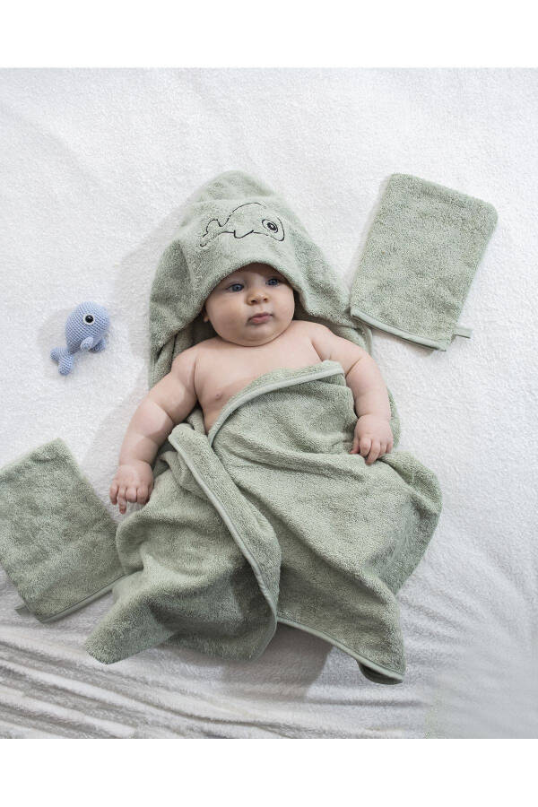 Bamboo Fish Embroidered Baby Towel Swaddle And Bag Set - 2