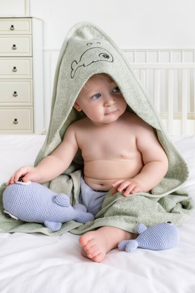 Bamboo Fish Embroidered Baby Towel Swaddle And Bag Set - 4