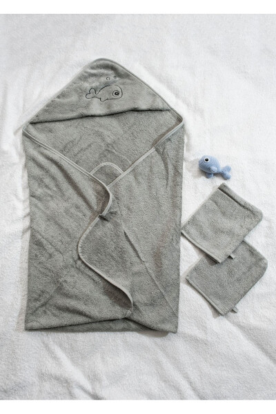 Bamboo fish embroidered baby towel, swaddle and pouch set - 6