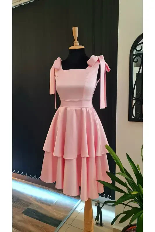 Barbie Pembe Saten Kumaştan Mini Boy Kare Yaka Doğum Günü Mezuniyet Elbisesi-PEMBE - Modazone