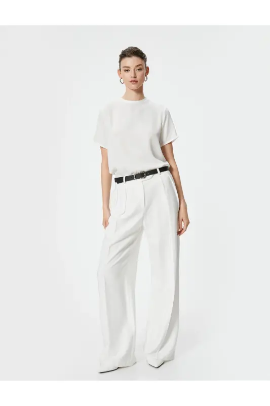 Basic Bluz Aerobin Saten Kumaş Kısa Kollu Bisiklet Yaka Rahat Kalıp-Kırık Beyaz - 2