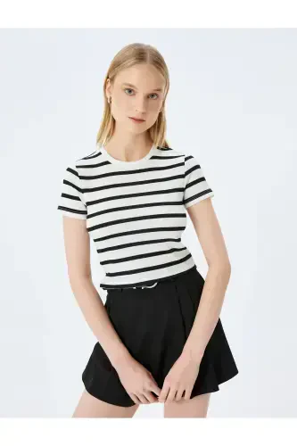 Basic Çizgili Bisiklet Yaka Kısa Kollu Kaşkorse Slim Fit Kadın Tişört-Ekru Çizgili - 3