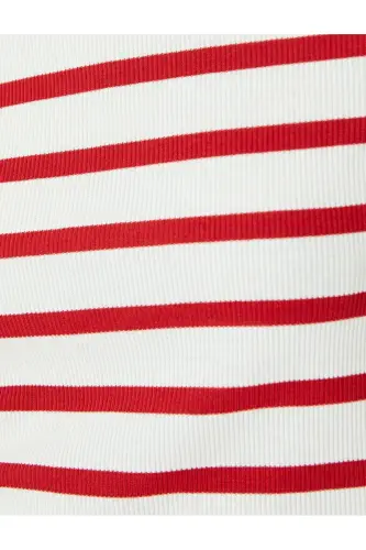 Basic Çizgili Bisiklet Yaka Kısa Kollu Kaşkorse Slim Fit Kadın Tişört-Kırmızı Çizgili - KOTON (1)