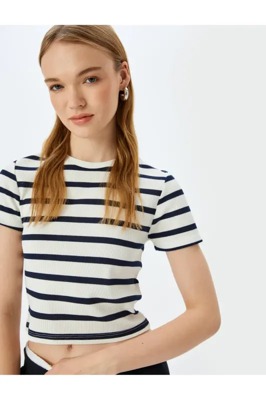 Basic Çizgili Bisiklet Yaka Lacivert Kadın T-Shirt 5SAL10047IK - Lacivert Çizgili - 1