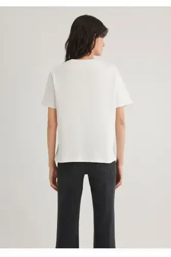 basic white women's t-shirt - 3