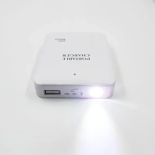 Batareya bilan ishlaydigan telefon zaryadlovchi favqulodda|USB batareyali quvvat banki portativ 4 AA batareyali quvvat manbai (oq) - LZDICITARU (1)