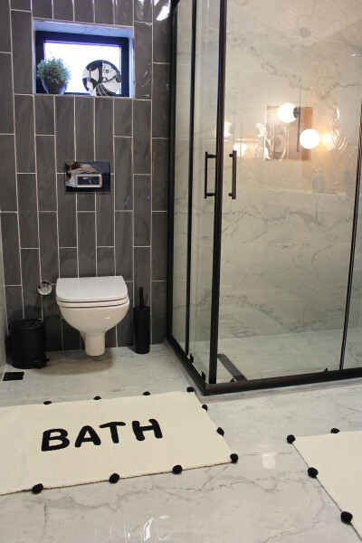 Bath Black Pompom Detailed Written Bath Mat 90x57 - GENEL MARKALAR (1)