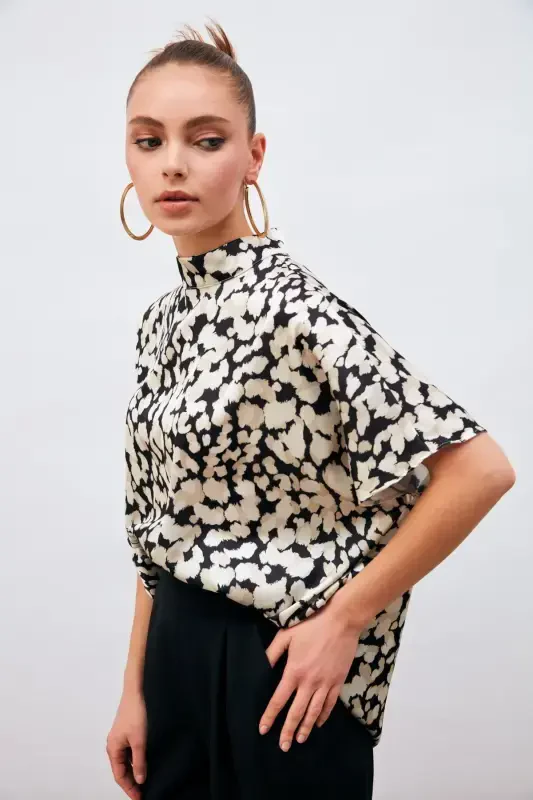 Batwing Sleeve Patterned Oversized Blouse - Black - 2